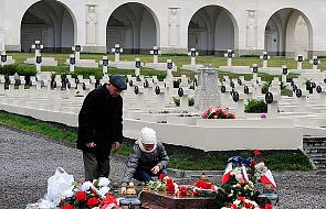 "Światełka pamięci" na lwowskich cmentarzach