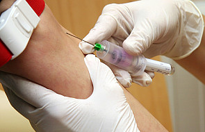 We Francji rozpoczęto masowe szczepienia