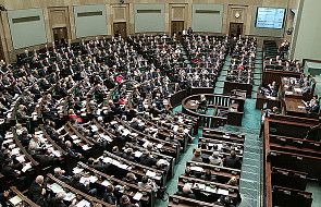 Sejm: Wielka koalicja w obronie krzyża