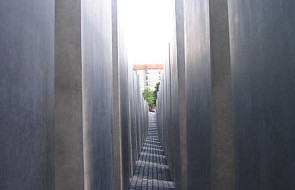Linie EasyJet przepraszają ofiary Holocaustu