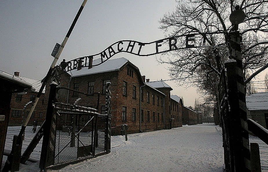 Kradzież napisu z Auschwitz budzi oburzenie