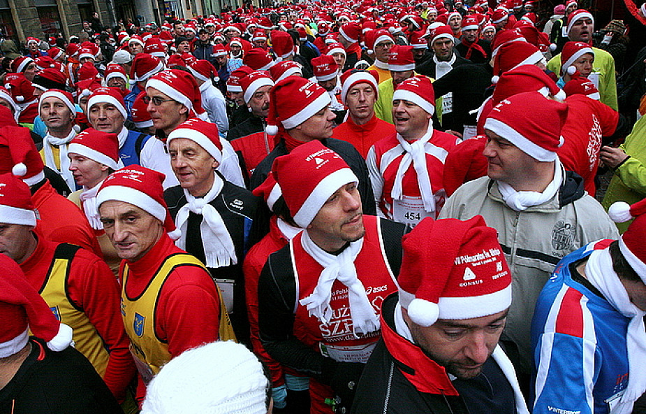 W Toruniu biegło półtora tysiąca Mikołajów