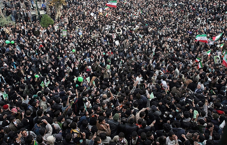 Policja starła się z protestującymi w Teheranie