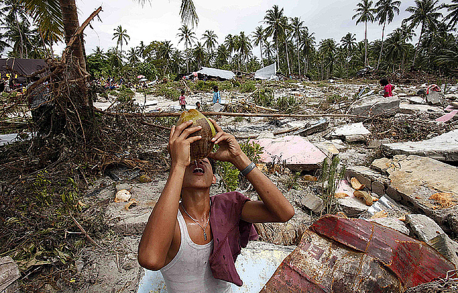 370 śmiertelnych ofiar tsunami w Indonezji