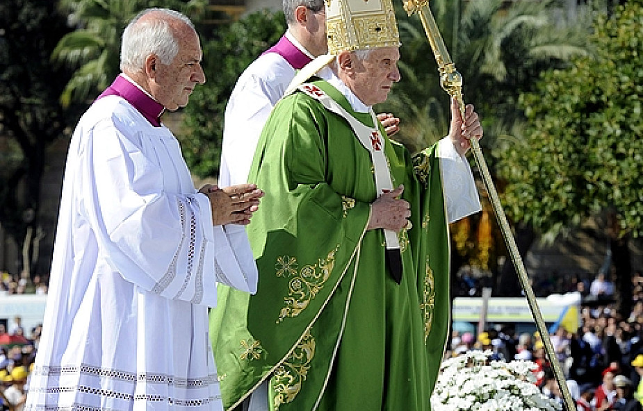 Benedykt XVI: kapłan jest dla wiernych!