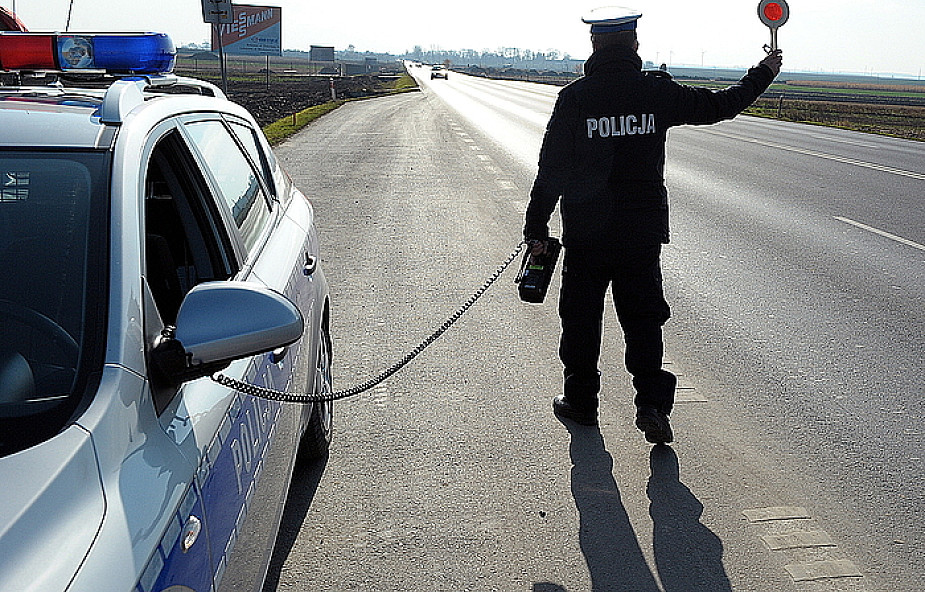 Akcja Znicz - policja nasila kontrole na drogach