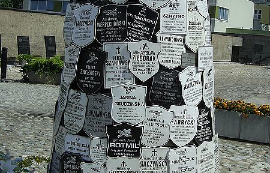 Warszawa: Zniszczono pomnik przy "Pawiaku"