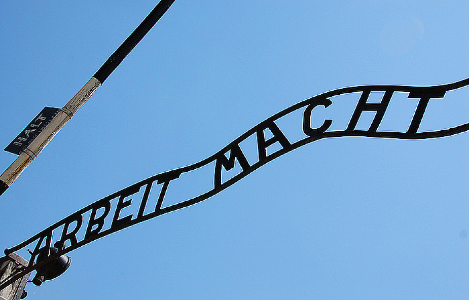 Modlitwa za zmarłych w Auschwitz-Birkenau