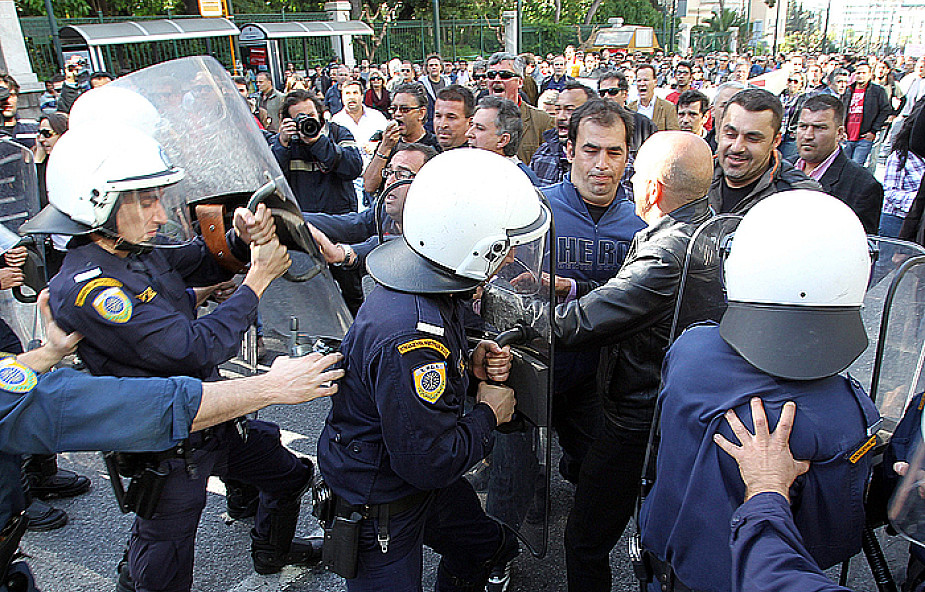 Protest w Atenach przeciwko oszczędnościom