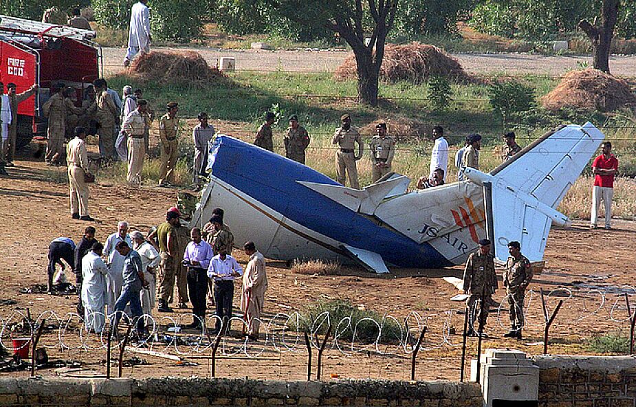 Pakistan: 22 osoby zginęły w wypadku samolotu