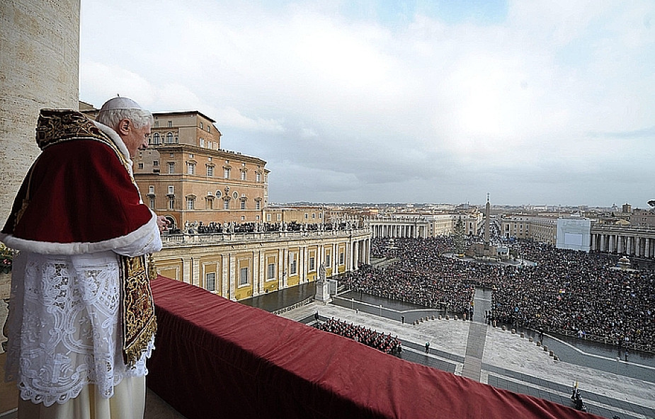 Benedykt XVI wzywa do troski o rodzinę