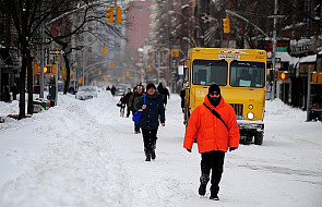 Nowy Jork wydobywa się spod śniegu