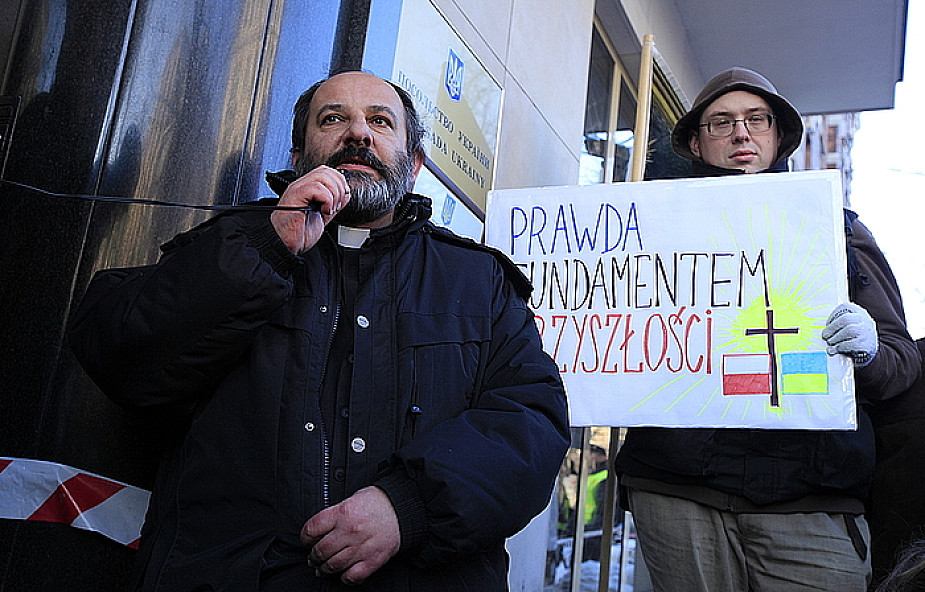 Pikiety przed ambasadą i konsulatami Ukrainy