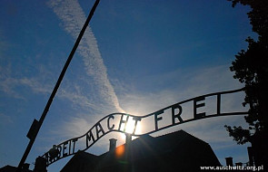 Auschwitz: Napis wróci na swoje miejsce?