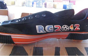 Chińskie podróbki butów ze znakiem Euro 2012