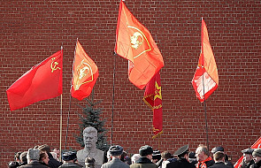 Moskwa: Kwiaty i wieńce dla Stalina