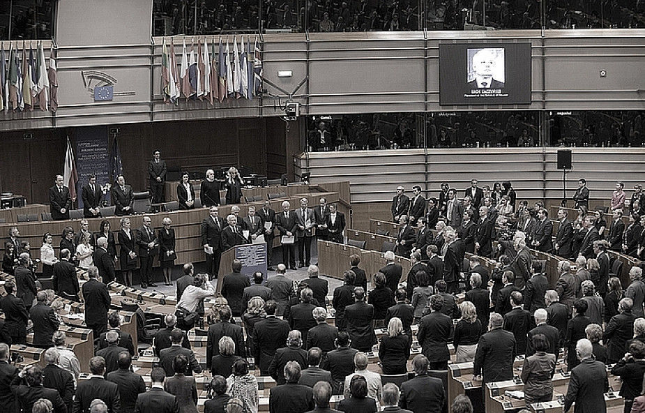 PE uczcił ofiary katastrofy pod Smoleńskiem