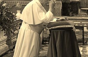 Benedykt XVI ofiarował Złotą Różę Matce Bożej