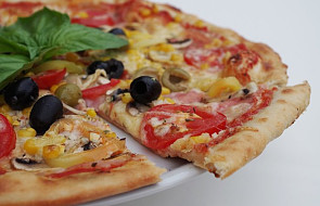 Zobacz przepis na pizzę na cienkim cieście włoskim