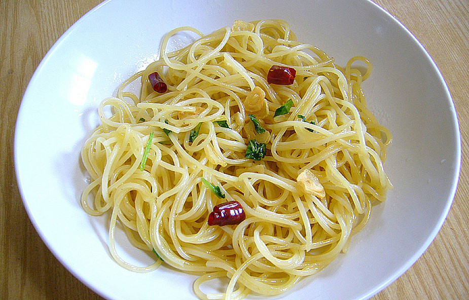 Spaghetti "Aglio e olio" z suszonymi pomidorami