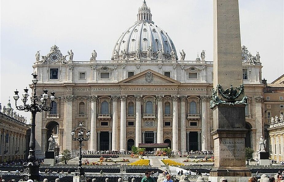 Włochy: rekordowy spadek zaufania do Kościoła
