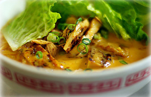 Aromatyczny kurczak curry w jogurtowym sosie