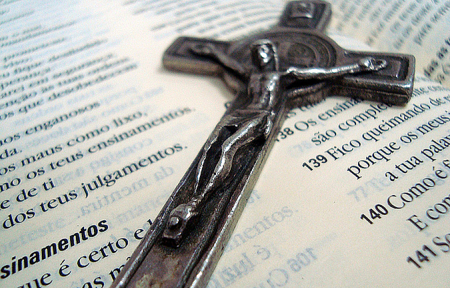 Kościoły w obronie krzyża i symboli religijnych