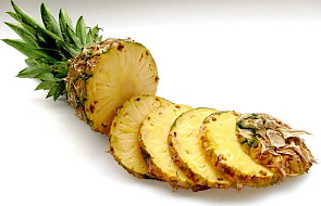 Zobacz, jak zrobić sałatkę z ananasem i kaszą kuskus