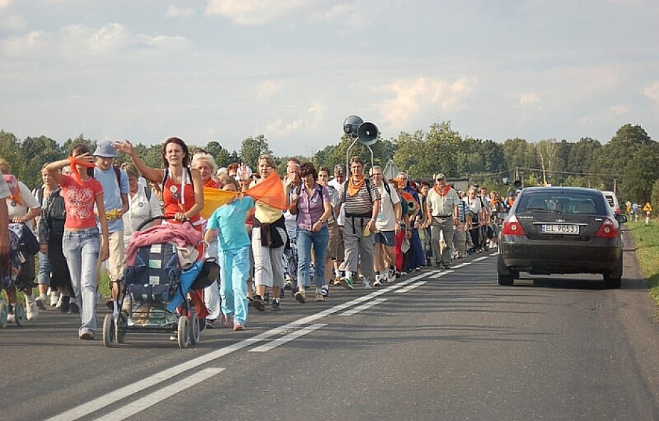 W Polsce pielgrzymuje pieszo pół mln. ludzi