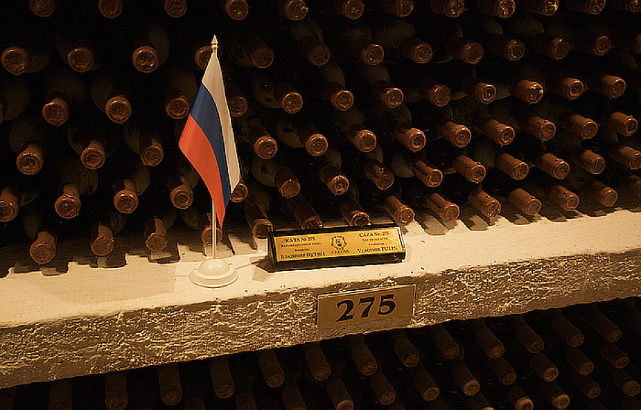 "Mołdawskie wino dobre do malowania płotów"