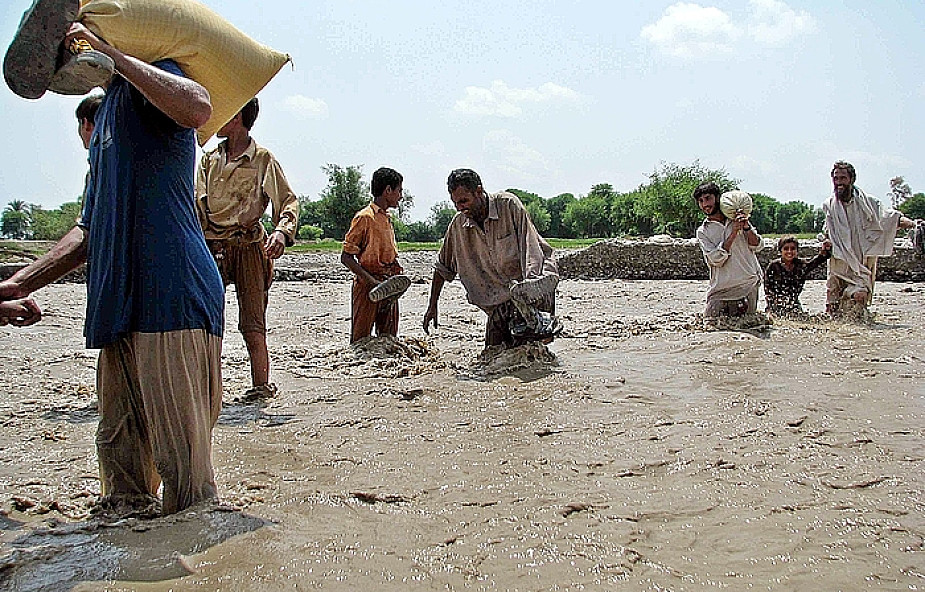 Pakistan: 4 mln ludzi bez dachu nad głową