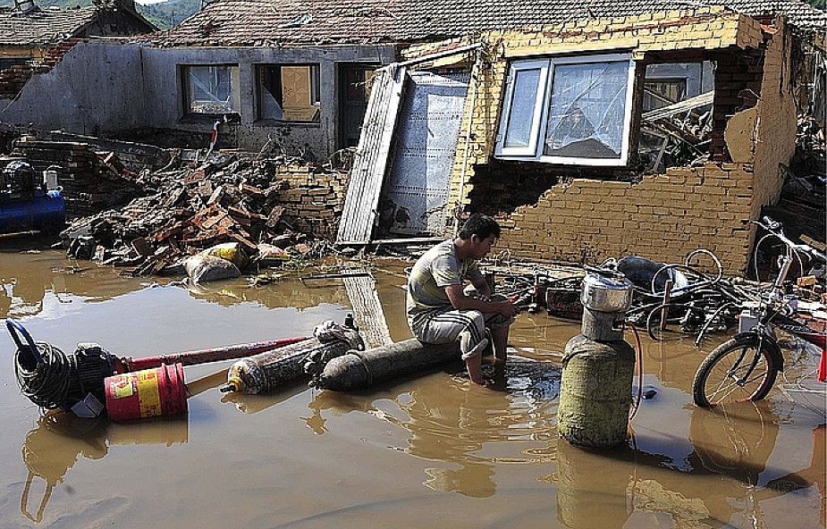 Chiny: prawie 1700 ofiar śmiertelnych powodzi