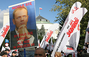Demonstracja "budżetówki" ruszyła na Sejm