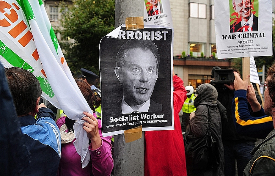 Irlandia: Tony Blair obrzucony butami i jajkami