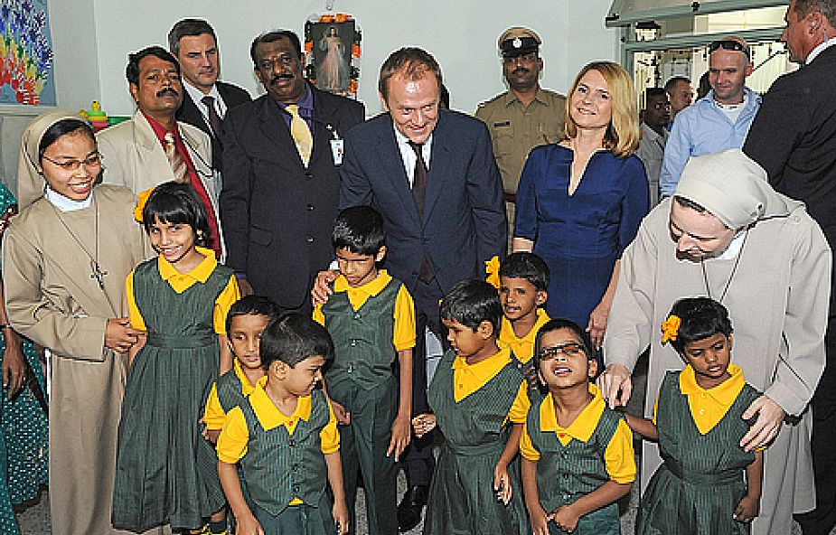 Donald Tusk w ośrodku dla dzieci niewidomych w Indiach