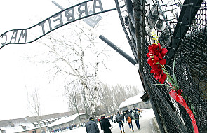 Komorowski i Wulff złożyli wieńce w Auschwitz