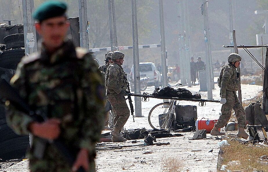 Afganistan: Zamachowiec zabił 14 osób