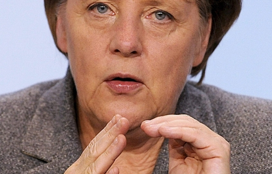 Merkel i Sarkozy wzywają Grecję do reform