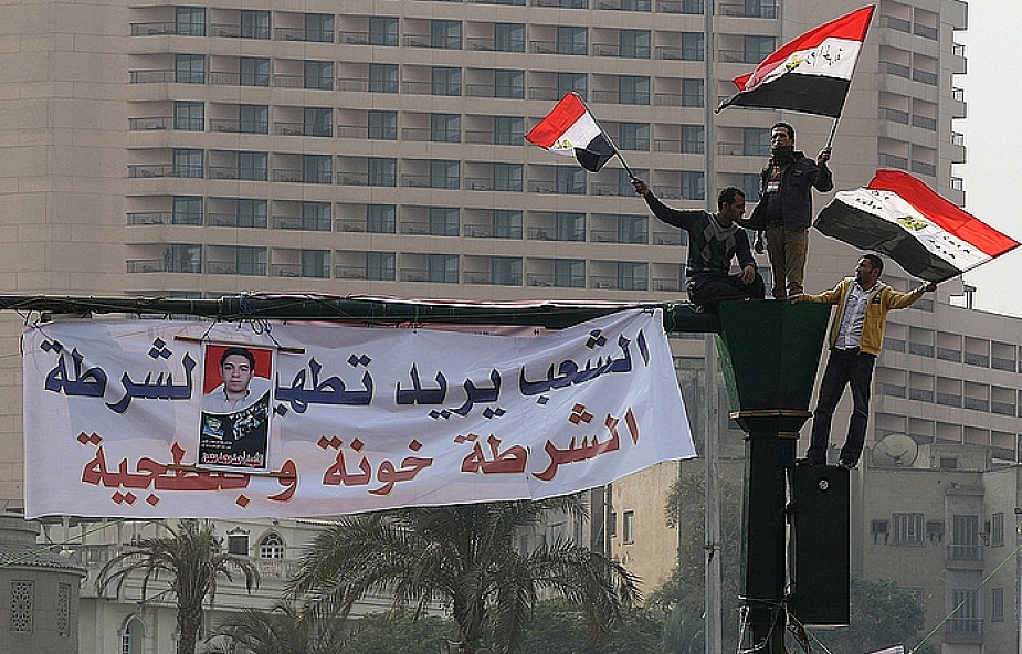 ElBaradei na placu Tahrir z manifestantami 