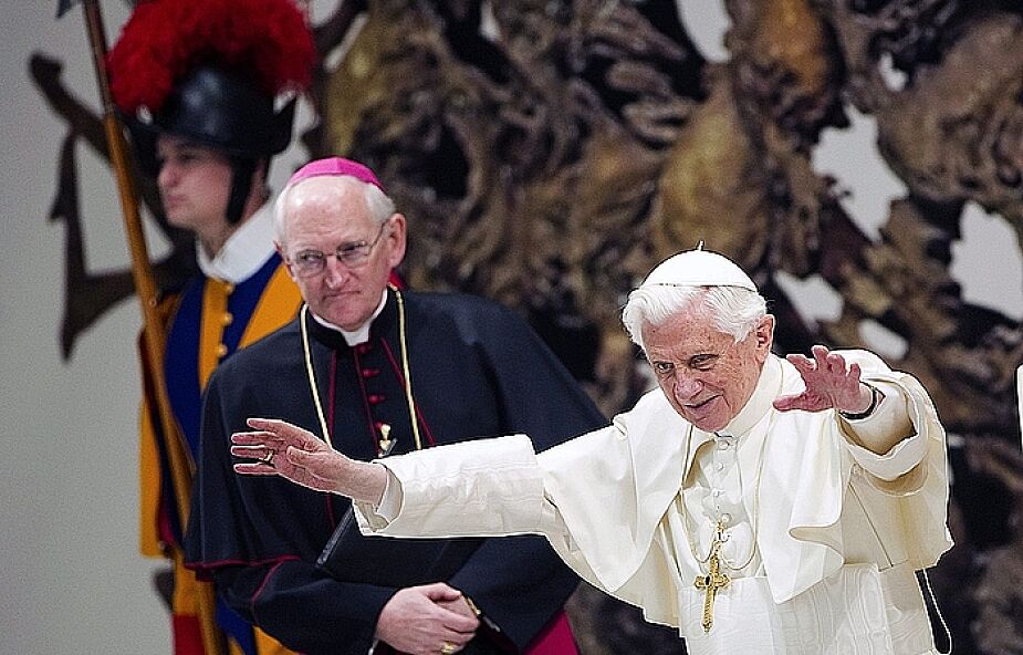 Benedykt XVI do młodych: czytajcie gazety!