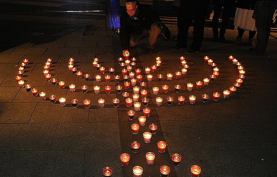 Chanukowe świece zapłonęły przed P. Kultury