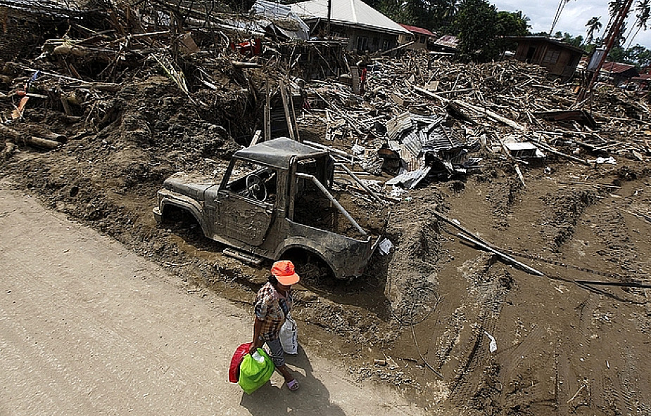 Filipiny: Ponad tysiąc zaginionych po powodzi