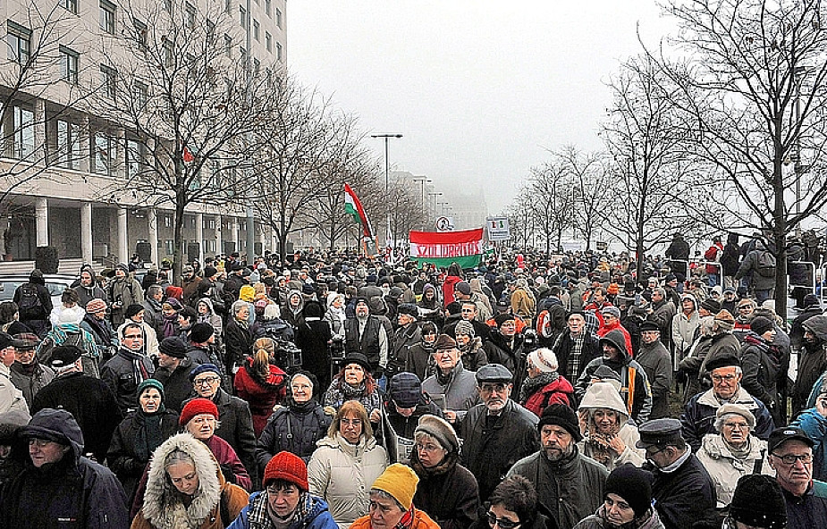Węgrzy demonstrują przeciwko oszczędnościom