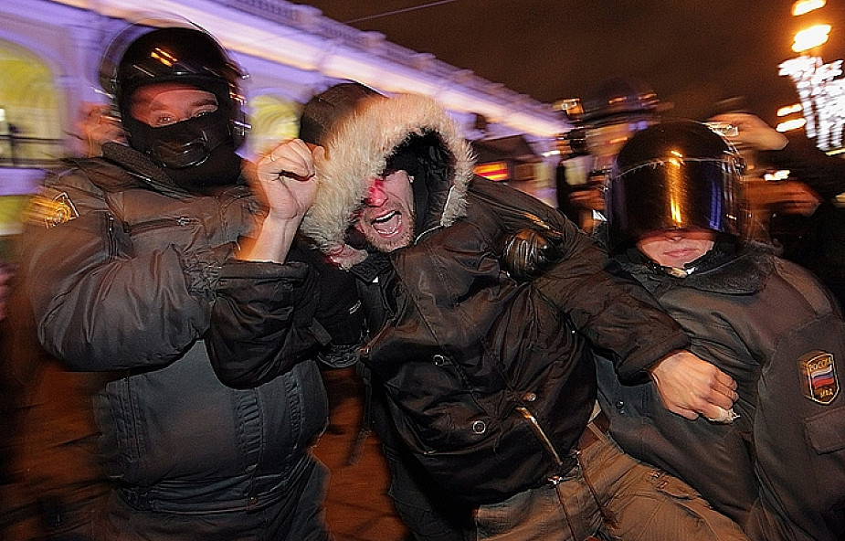 Rosja: policja rozpędza demonstracje opozycji