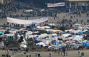 Na kairskim placu Tahrir wciąż tysiące ludzi