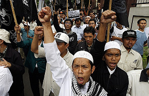 Indonezja: Fanatycy atakują kościoły