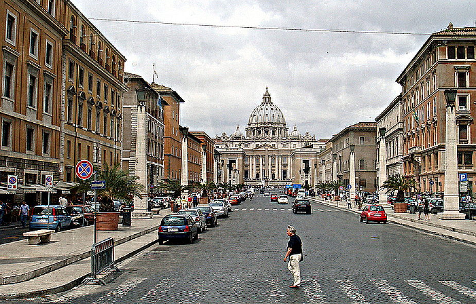 Rzym: droga krzyżowa przed Watykanem