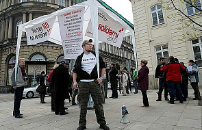"Solidarni 2010" wrócili przed Pałac Prezydencki