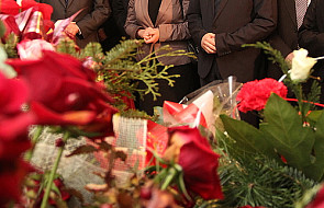 Posłowie PiS złożyli kwiaty na Wawelu