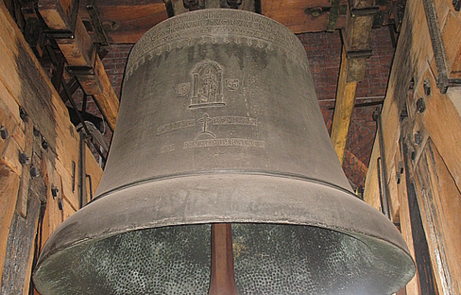 Dzwon Zygmunta zabrzmi w rocznicę katastrofy